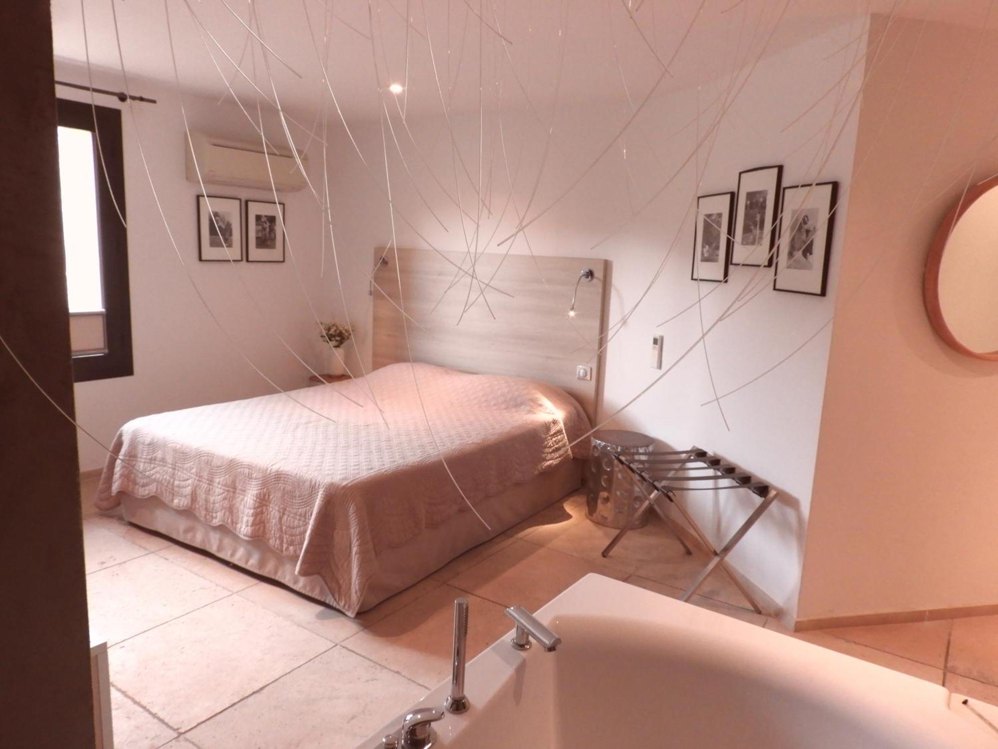 Chambres Du Vieux Bistrot Cabrieres-d'Avignon ภายนอก รูปภาพ