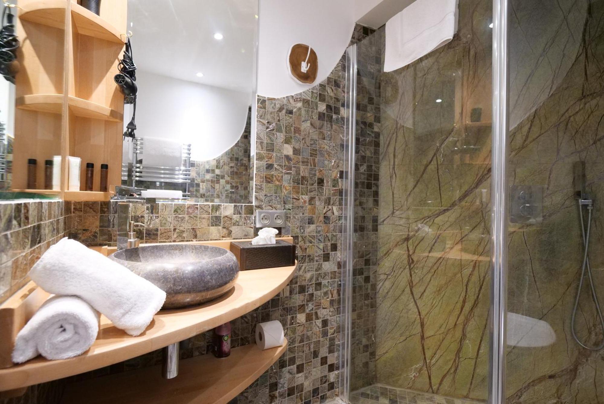 Chambres Du Vieux Bistrot Cabrieres-d'Avignon ภายนอก รูปภาพ