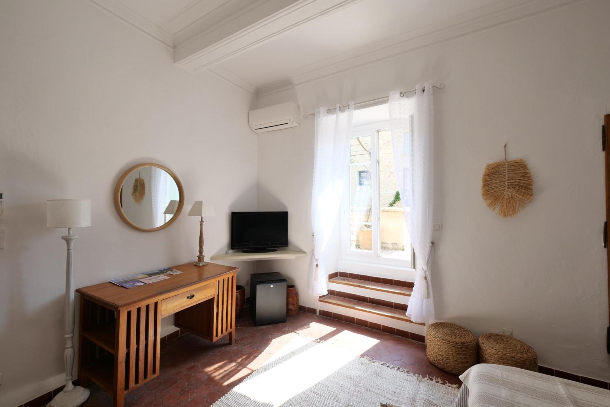 Chambres Du Vieux Bistrot Cabrieres-d'Avignon ภายนอก รูปภาพ