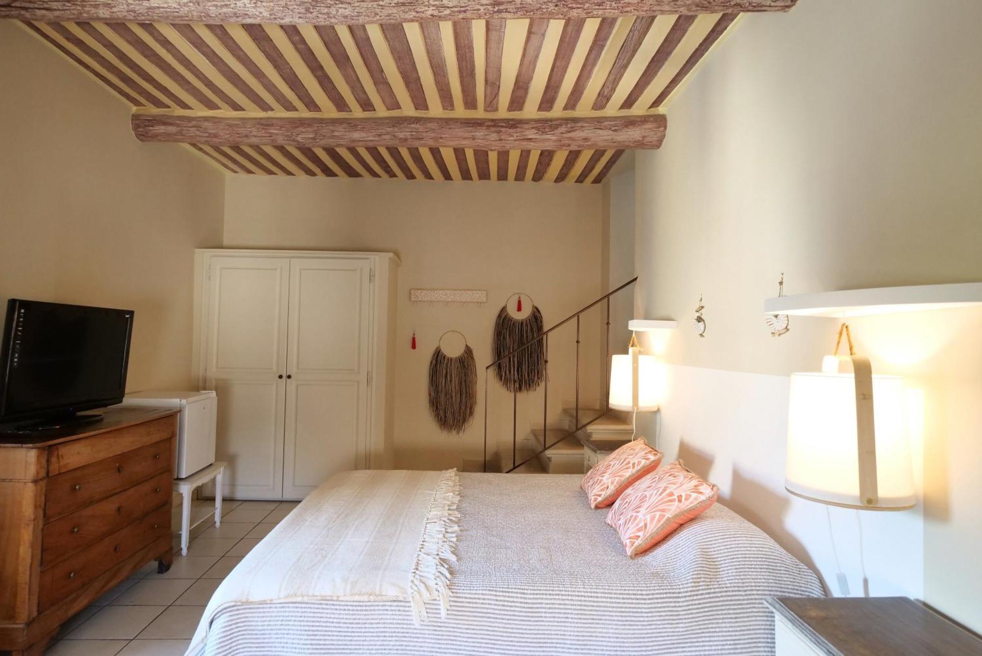 Chambres Du Vieux Bistrot Cabrieres-d'Avignon ภายนอก รูปภาพ